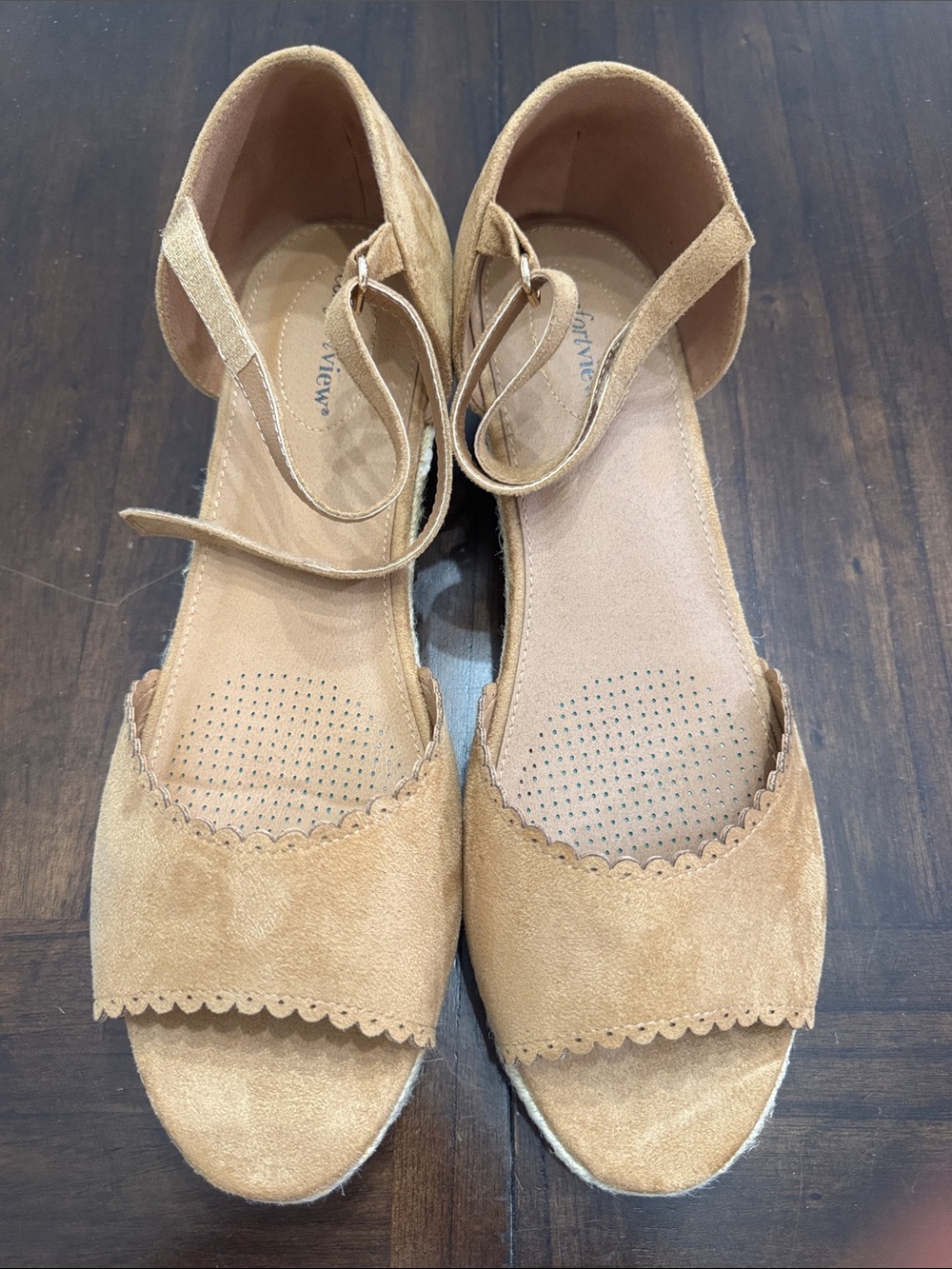 Women’s Comfortview Tan Scalloped Open-Toe Ankle-Strap Sandals
